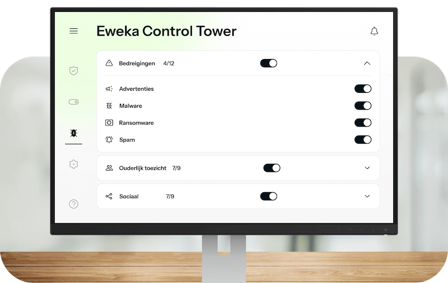 Een desktopcomputer is geopend op het Control Tower-paneel van de Eweka VPN, dat verschillende opties toont voor bescherming tegen advertenties en malware.