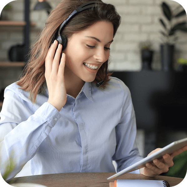 A female customer support representative talks on a wired headset to an Eweka user, helping them get the most out of their Usenet experience.