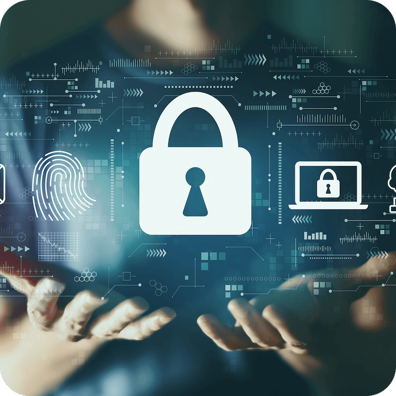 Un homme debout, les paumes ouvertes, tenant différents éléments de sécurité comme un cadenas et une empreinte digitale pour symboliser les paramètres DNS sécurisés d’Eweka.